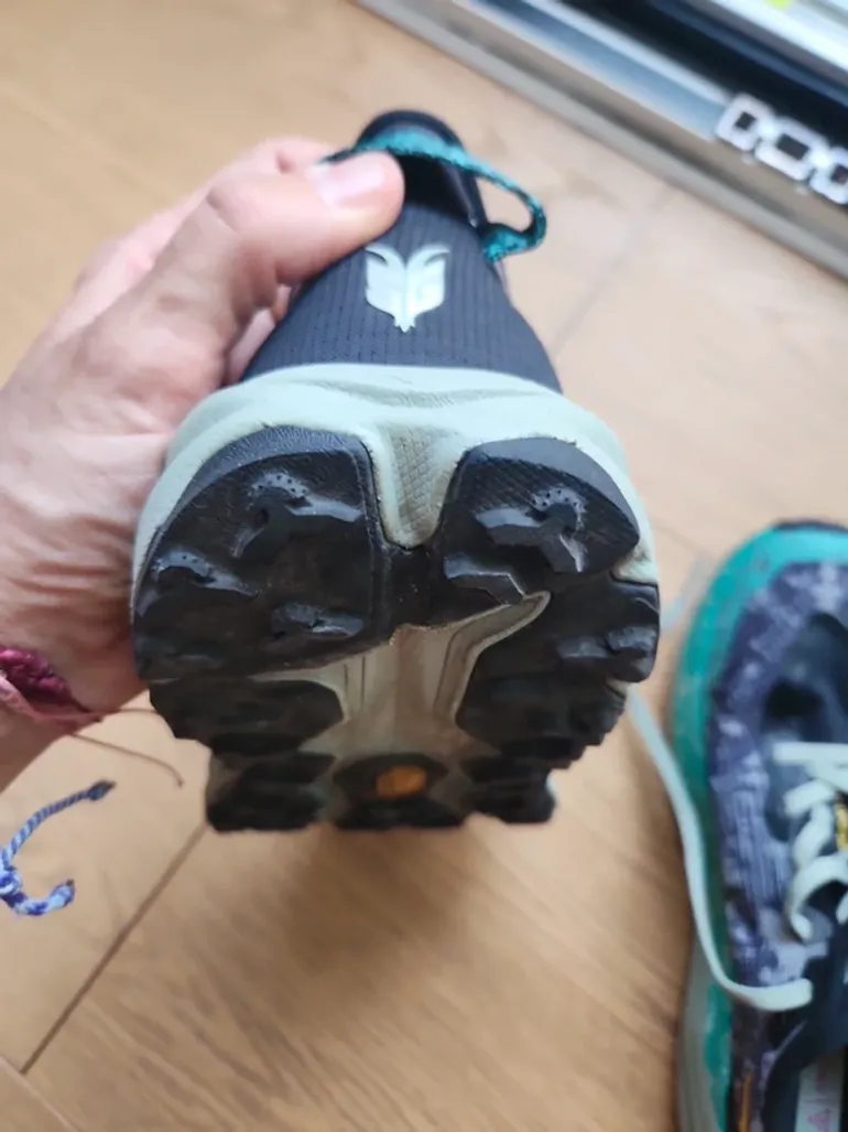 Hoka Running Shoes 40.5 bike usato — immagine 14 di 15