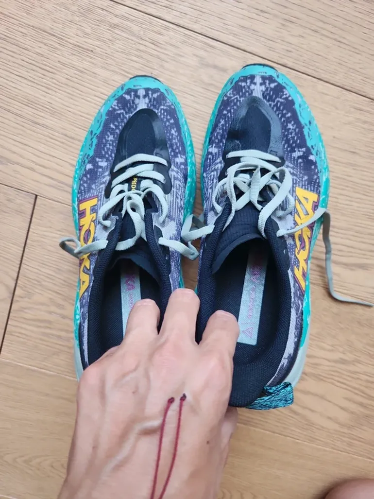 Hoka Running Shoes 40.5 bike usato — immagine 10 di 15