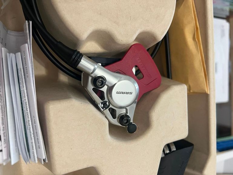 Brugt Sram Red E1 Levers and Calipers 2026 bike — billede 4 af 5