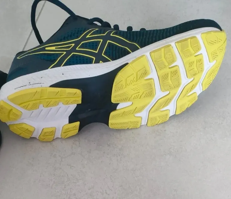Asics Unisex Laufschuhe Größe 40 bike d'occasion — image 3 sur 3