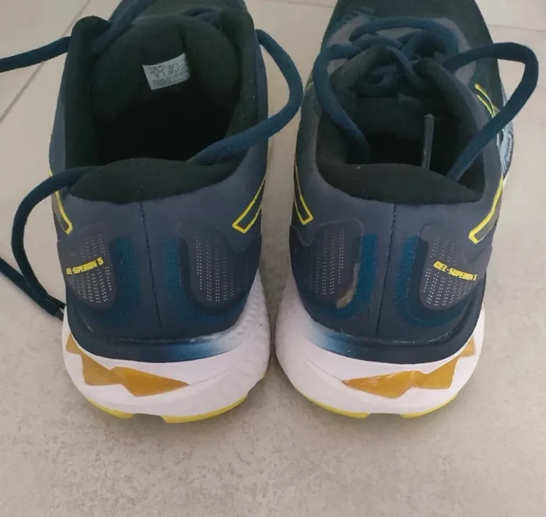 Asics Unisex Laufschuhe Größe 40 bike d'occasion — image 2 sur 3