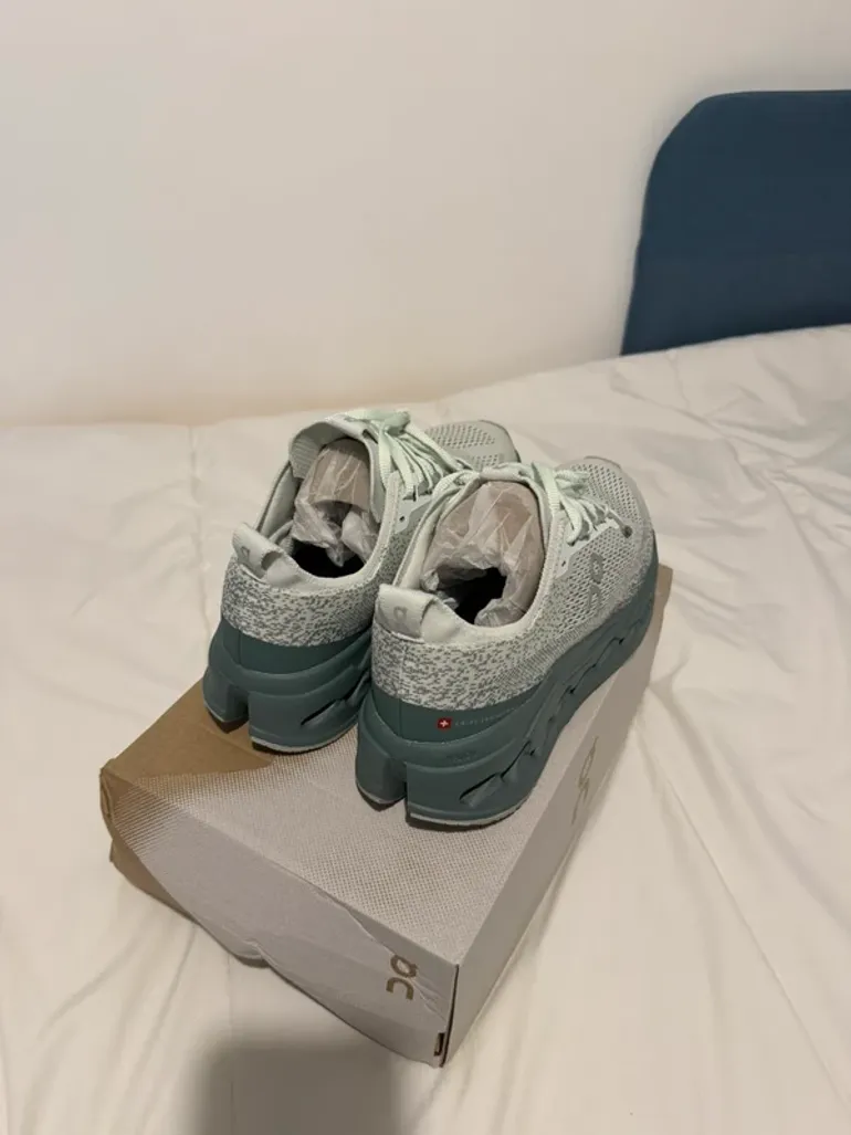 Used On Running On Shoes Size 42 bike — image 4 of 5