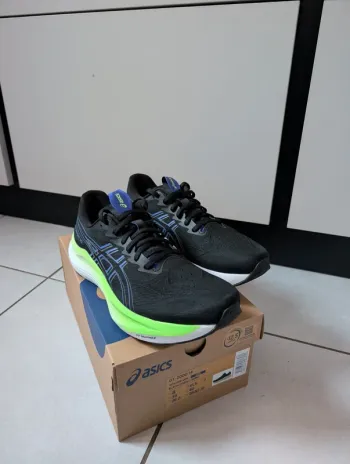 Used Asics GT 2000-14 Running Shoes