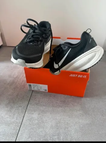 Tweedehands Nike Vomero 18 bike — afbeelding 3 van 6