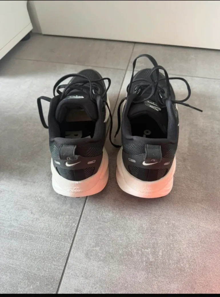 Tweedehands Nike Vomero 18 bike — afbeelding 2 van 6