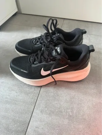 Tweedehands Nike Vomero 18 Running Shoes