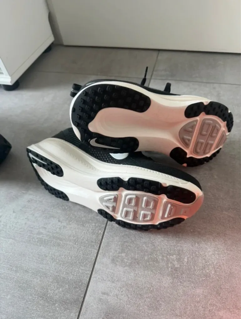 Tweedehands Nike Vomero 18 bike — afbeelding 5 van 6