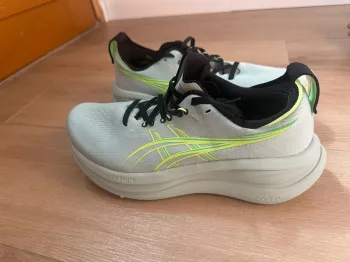 Used Asics Gel Nimbus 28 Running Shoes