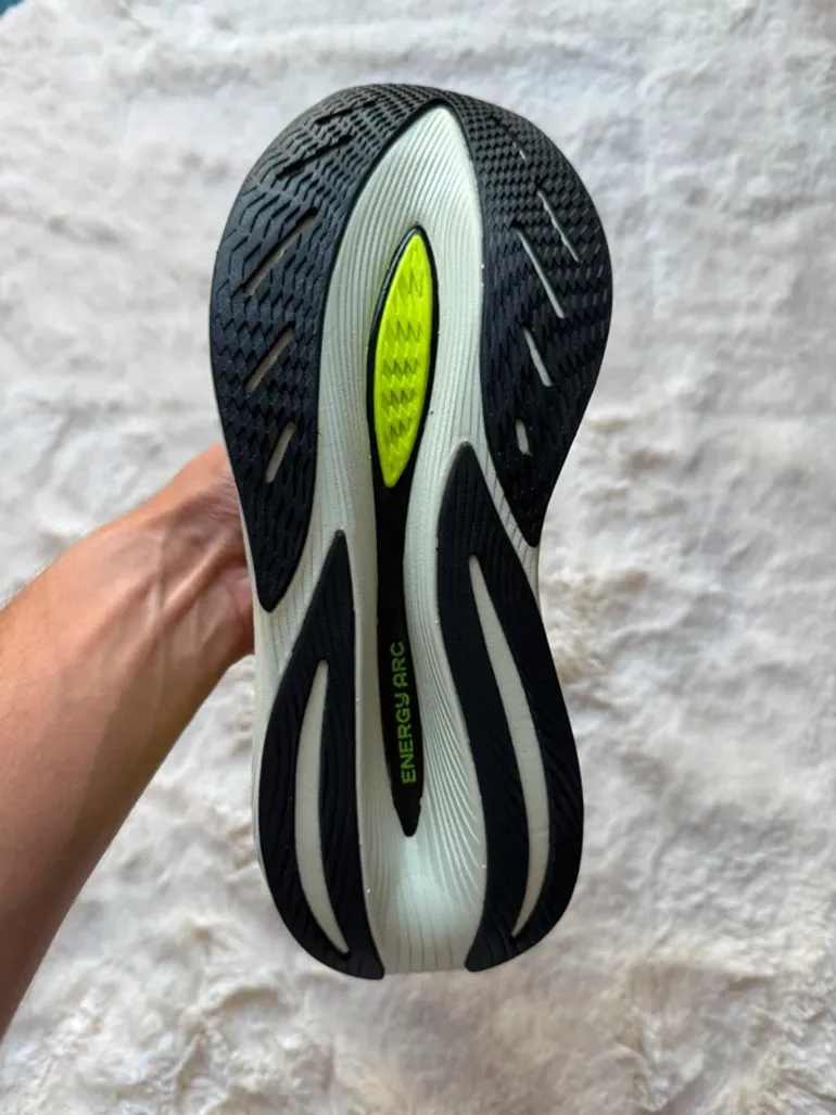 New Balance FuelCell bike d'occasion — image 4 sur 9
