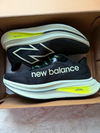 New Balance FuelCell bike d'occasion — image 8 sur 9