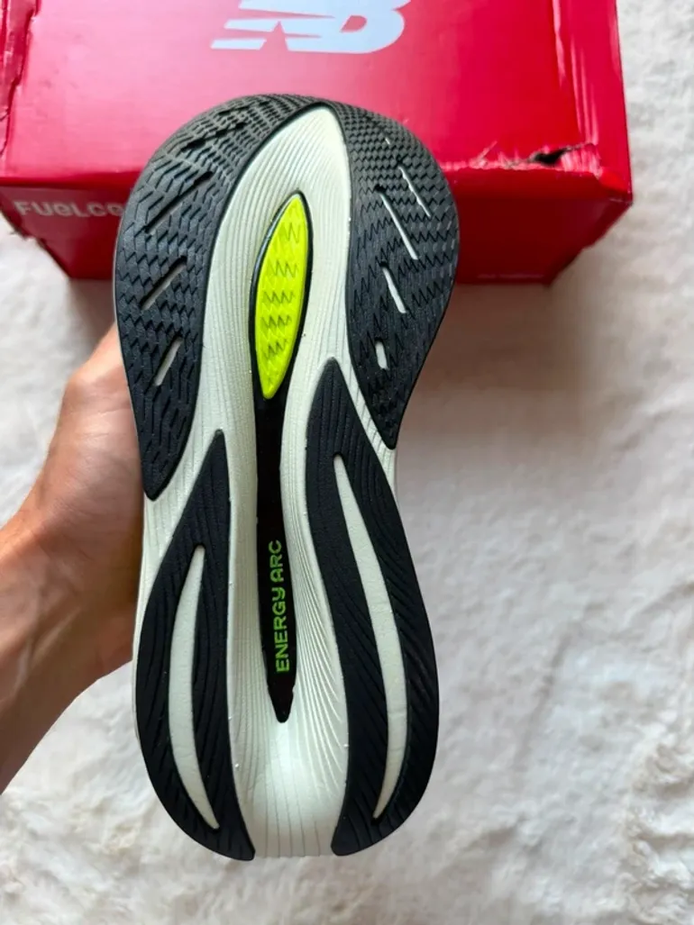 New Balance FuelCell bike d'occasion — image 5 sur 9