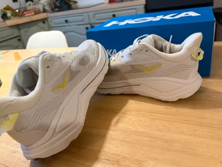 Tweedehands Hoka Challenger 8 bike — afbeelding 2 van 5