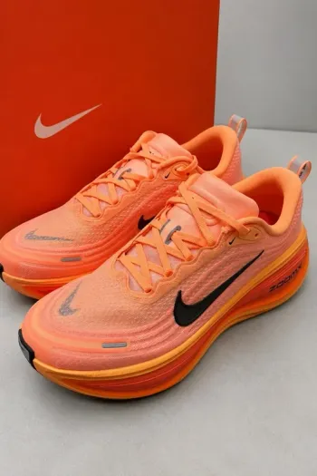 Orange Zoom Fly Running Shoes d'occasion