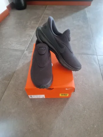 Used Nike Revolution 8 Easyon Running Shoes