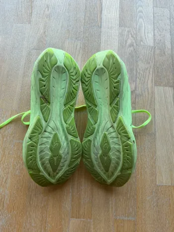 Used Asics Novablast 4 bike — image 6 of 7