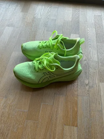 Used Asics Novablast 4 bike — image 3 of 7