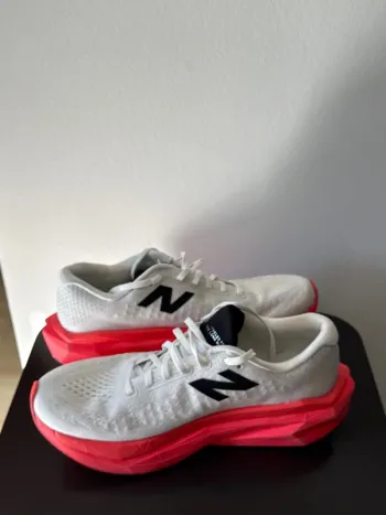 Käytetty New Balance FuelCell SuperComp Trainer bike — kuva 7 / 7