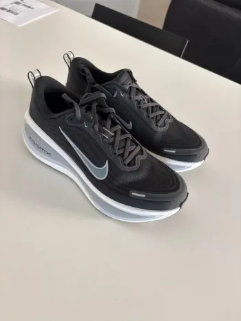 Used Nike Vomero Running Shoes