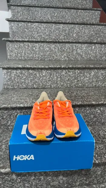 Použité Hoka Shoes Size 44 bike — obrázek 2 z 6