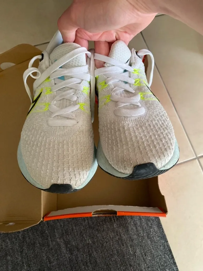 Used Nike Running Shoes bike — image 6 of 8