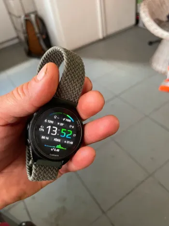 Used Garmin vivoactive 165 Electronics