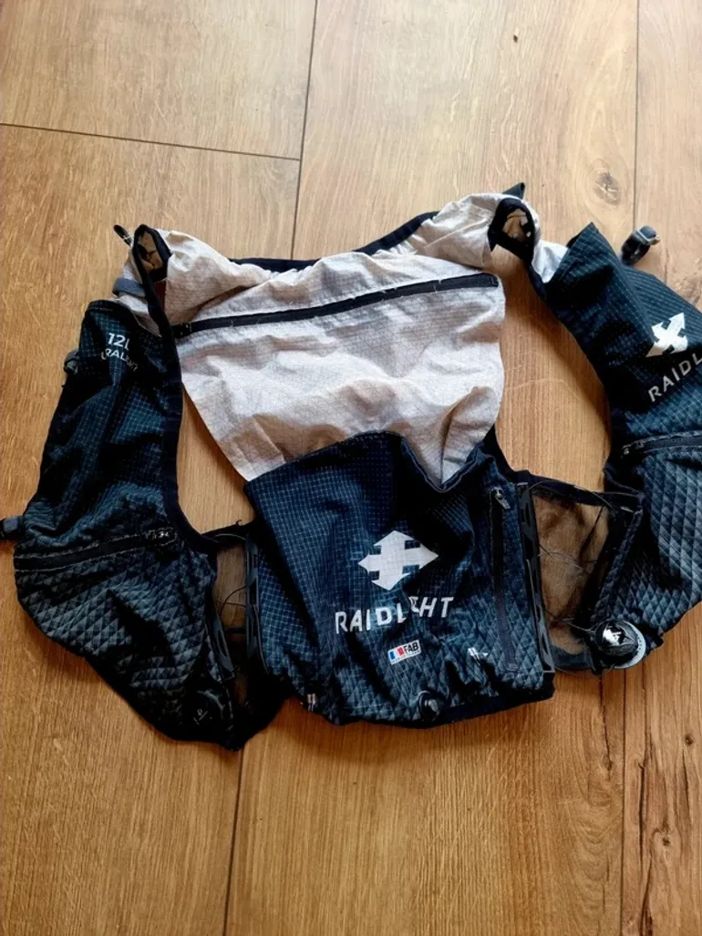 Used Salomon Trail 12L bike — image 2 of 8