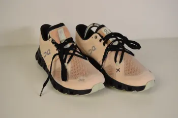 Used 100% Cloud Running Shoes