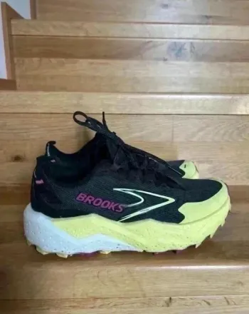 Used Brooks Caldera 8 Running Shoes