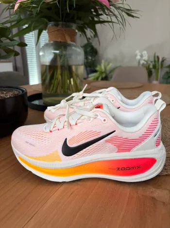 Used Nike Vomero 18 Running Shoes
