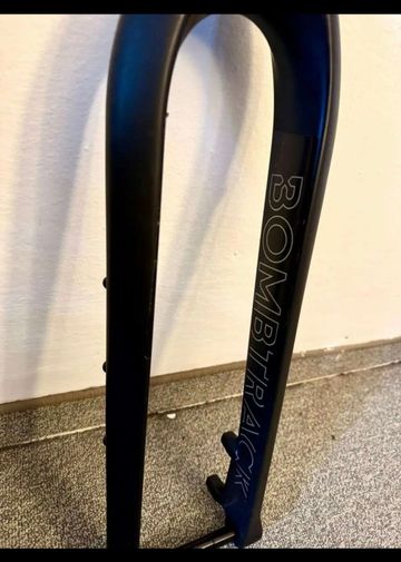 Bombtrack Karbongabel boost bike d'occasion — image 2 sur 7