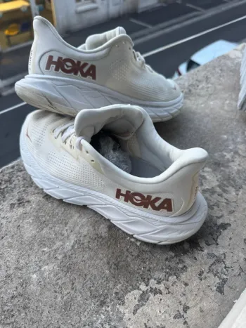 Used Hoka Arahi 7 Running Shoes
