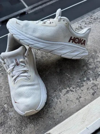 Used Hoka Arahi 7 bike — image 2 of 5