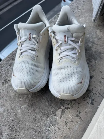 Used Hoka Arahi 7 bike — image 3 of 5