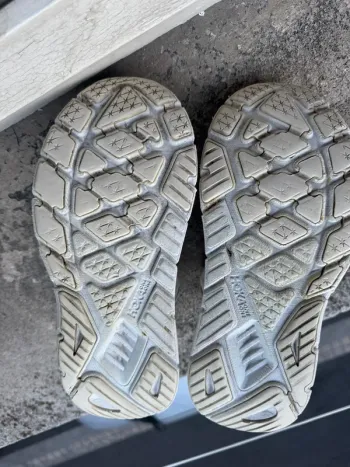 Used Hoka Arahi 7 bike — image 4 of 5