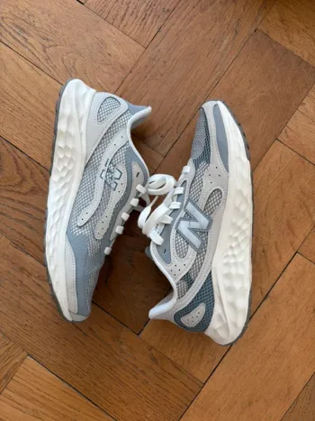 New Balance Arishi V4 bike usato — immagine 2 di 5