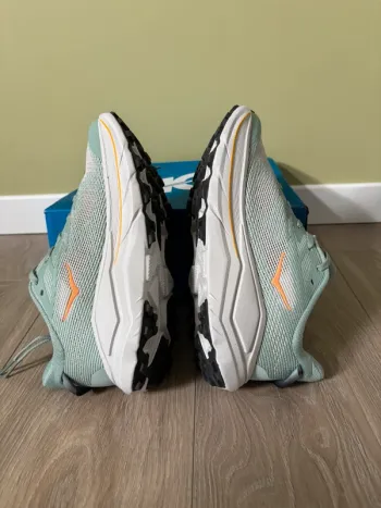 Used Hoka Challenger 8 bike — image 3 of 6