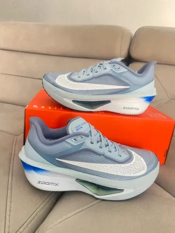 Used Nike Zoom fly 6 Running Shoes