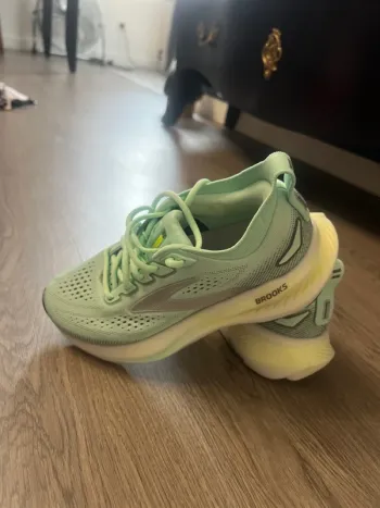 Used Premium Glycerin 23 Running Shoes