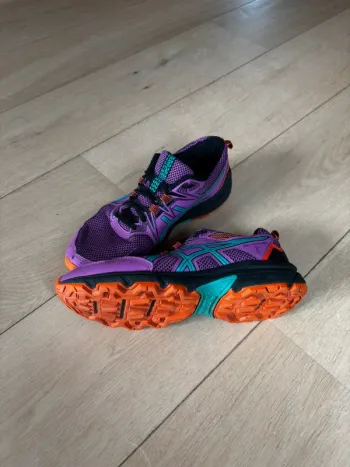 Used Asics Gel Venture 8 bike — image 2 of 5