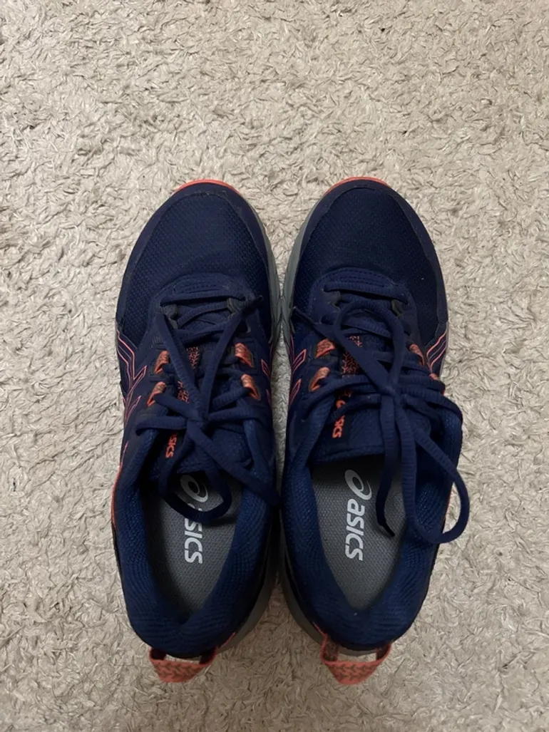 Used Asics Running Shoes bike — image 2 of 5