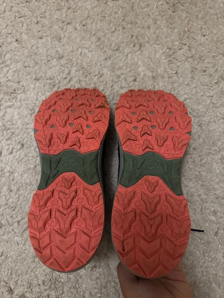 Used Asics Running Shoes bike — image 3 of 5