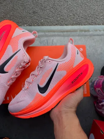 Used Nike Vomero 18 Running Shoes