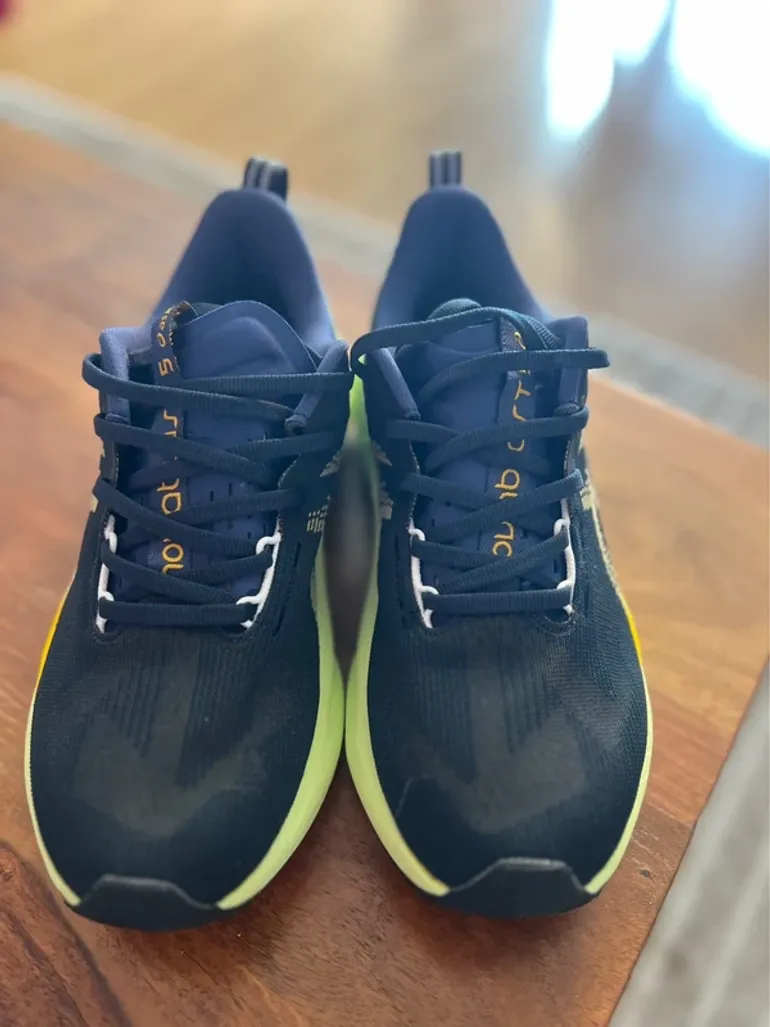 Käytetty Asics Novablast 5 bike — kuva 2 / 3