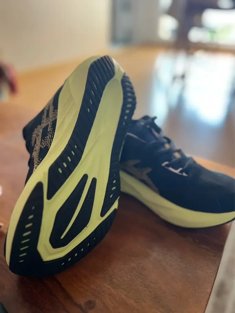 Käytetty Asics Novablast 5 bike — kuva 3 / 3