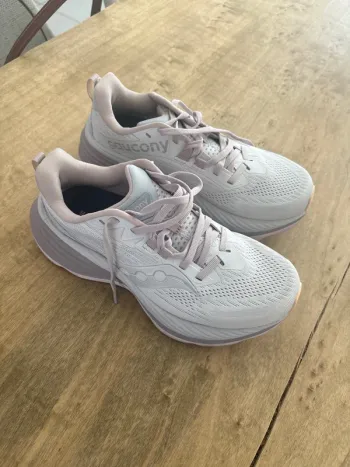 Used Saucony Hurricane 24 Running Shoes