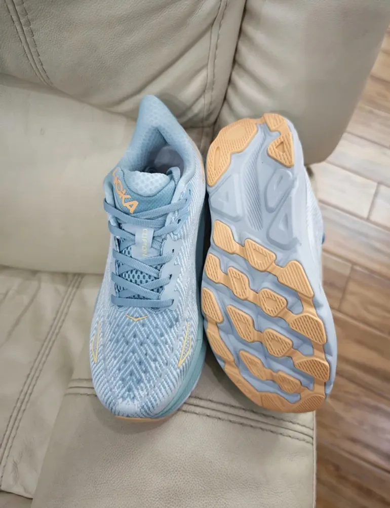 Used Hoka Turquoise Running Shoes bike — image 2 of 4