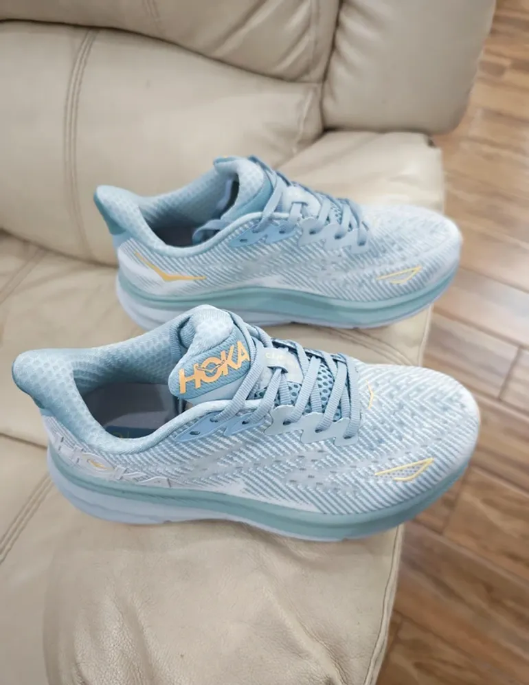 Used Hoka Turquoise Running Shoes bike — image 4 of 4