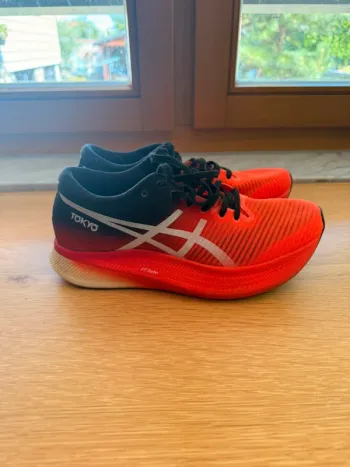 Używany Asics Metaspeed Sky Tokyo-Edition Running Shoes