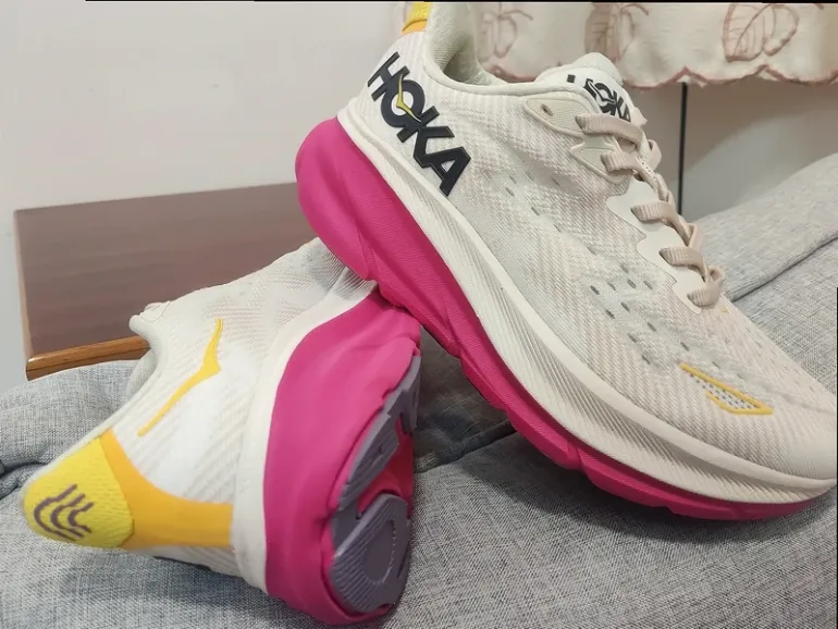 Used Hoka Cream Shoes Size 42 bike — image 3 of 4