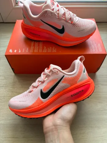 Použité Orange Vomero 18 Running Shoes